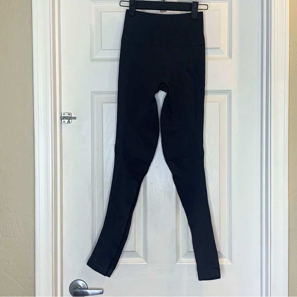 Lululemon Zone In Tight black size 4